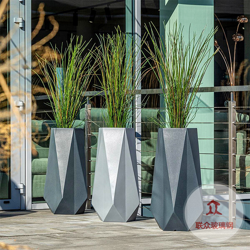 四川成都商場選擇高檔組合玻璃鋼花盆廠家