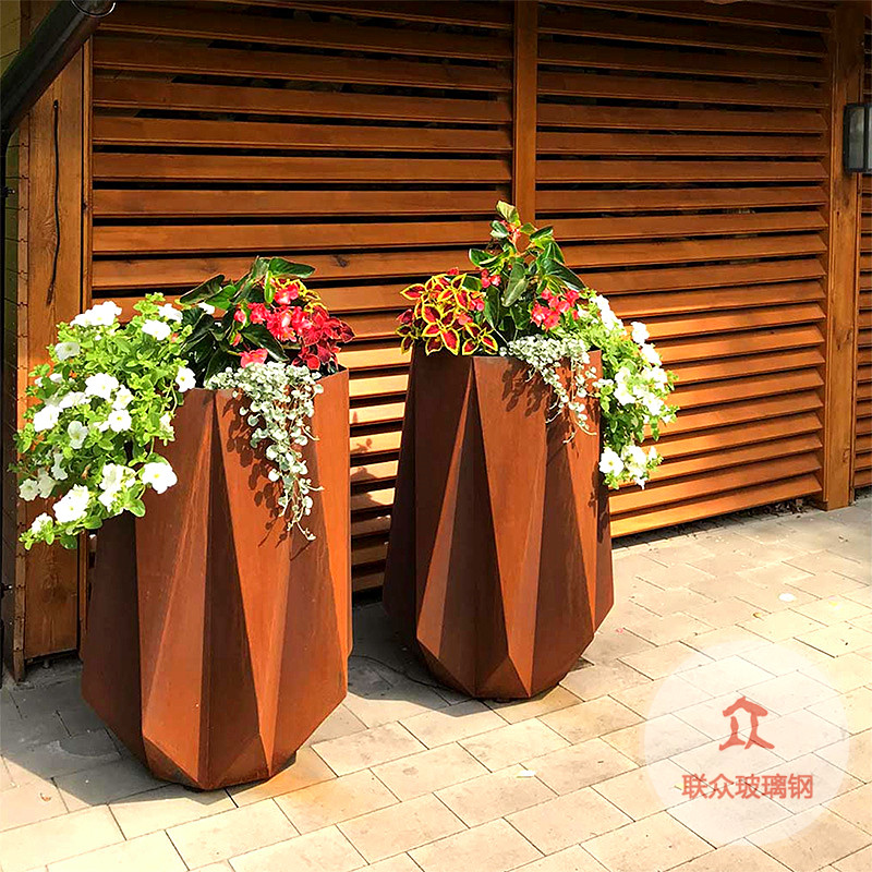 組合玻璃鋼花盆裝扮遼寧大連高檔寫字樓優(yōu)雅環(huán)境