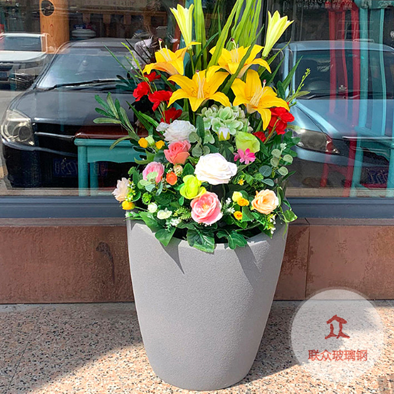 云南昆明商場定制玻璃鋼彩繪花瓶成亮點(diǎn)