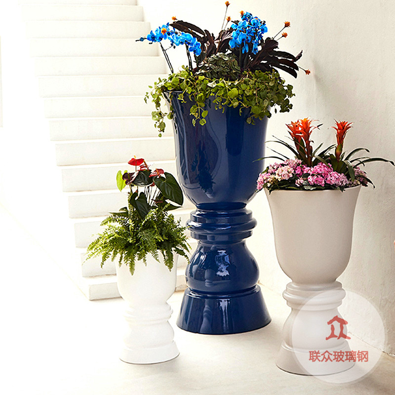 商場美陳休閑椅帶花盆質優(yōu)價廉