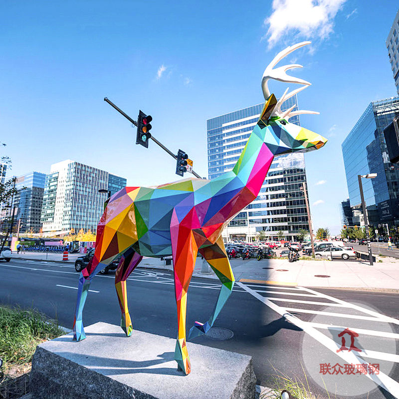 玻璃鋼雕塑如何維護(hù)才能不會(huì)出現(xiàn)開裂的情況呢？