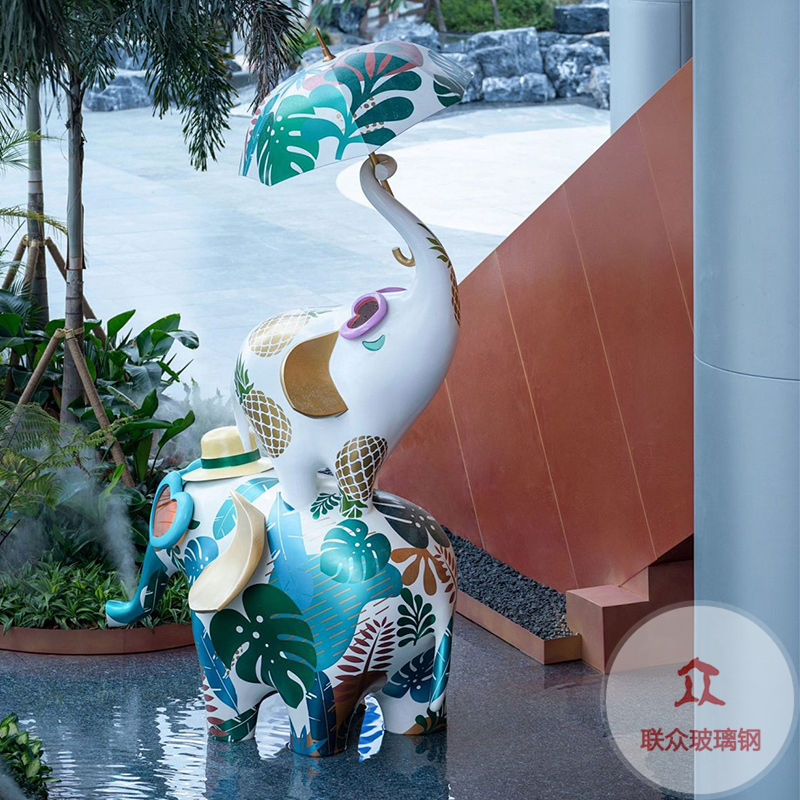 玻璃鋼雕塑如何維護(hù)才能不會(huì)出現(xiàn)開裂的情況呢？